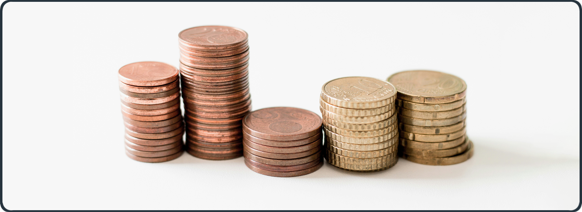 Gestapelte Centmünzen – Symbol für Studienfinanzierung